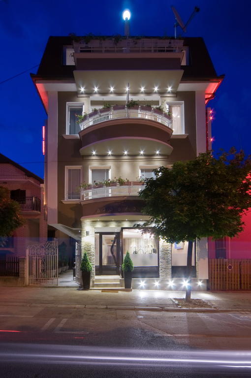 Garni Hotel President De Luxe Kragujevac Exterior foto
